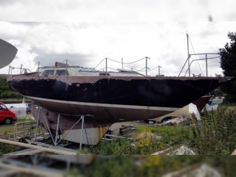 International 7M Racing Yacht