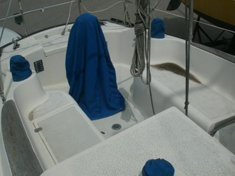 1981 Hunter 33 na prodej