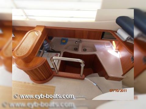 2005 Azimut 46