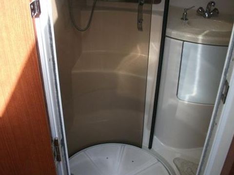 2005 Regal 3880 Commodore for sale