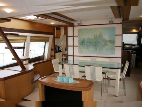 2005 Ferretti 731