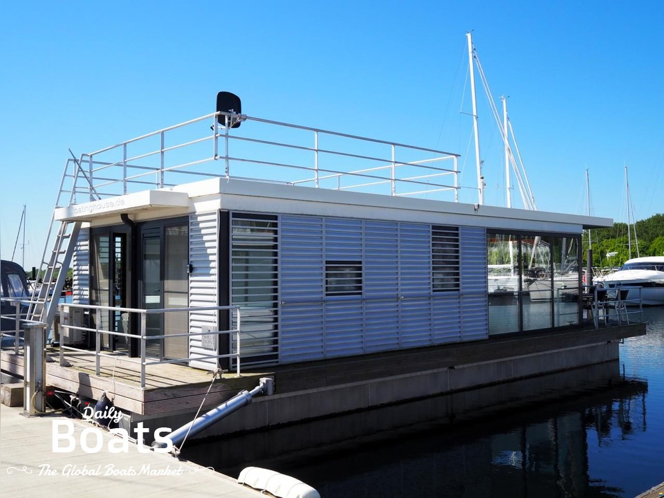 2015 Floating 44