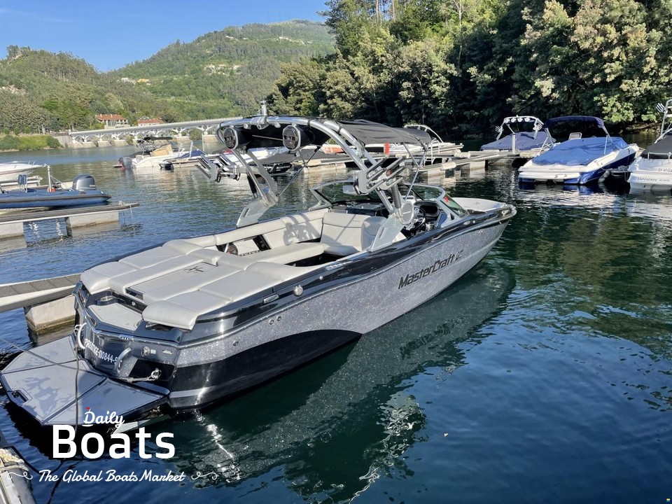 2018 MasterCraft Xt22