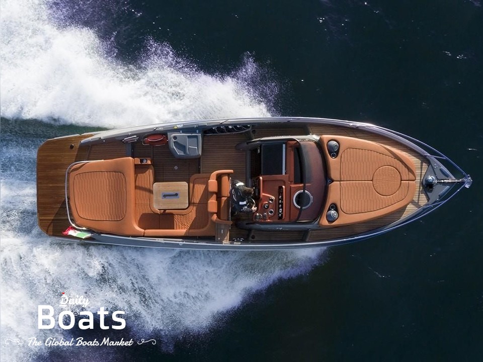 Моторная лодка европа. Двухкаютный катер. Катер кранчи. Cranchi a46 luxury tender. Катер гранки эндуранс 30 характеристики.