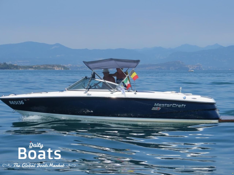 2011 MasterCraft 215V