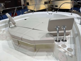 2023 Boston Whaler 210