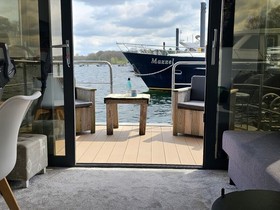 2018 La Mare Houseboat