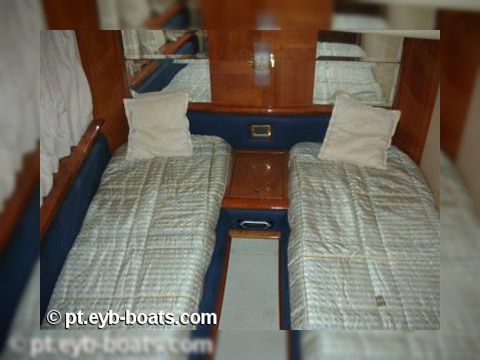 2003 Azimut 62
