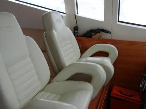 Köpa 2007 Aicon Flybridge