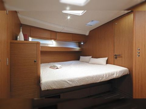 2010 Jeanneau 57