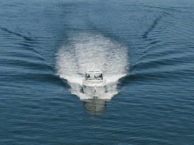 2022 Boston Whaler 405 Conquest