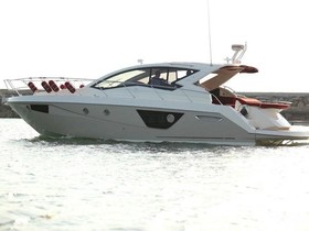 Koupit 2015 Cranchi M44 Ht Power Boat