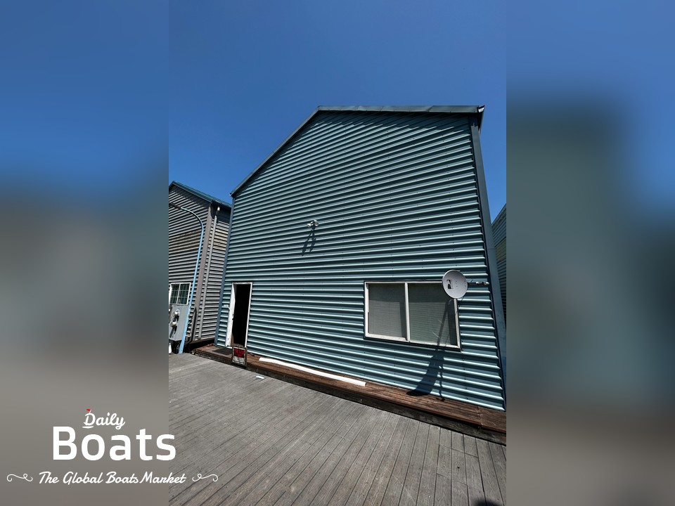 1995 Larson Boat House for sale. View price, photos and Buy 1995 Larson