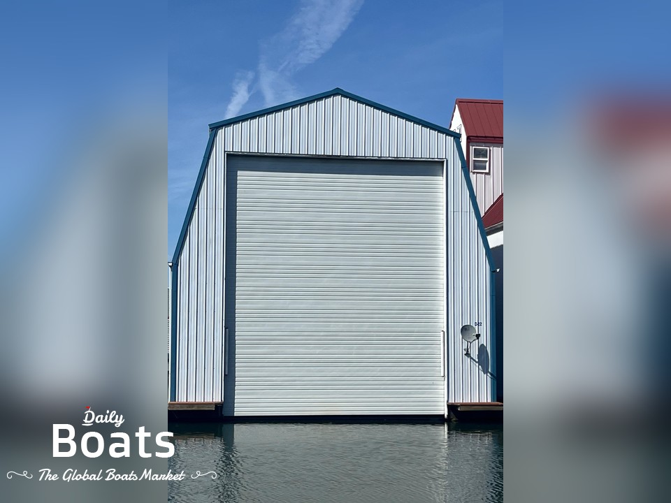 2005 Larson Boat House for sale. View price, photos and Buy 2005 Larson