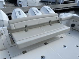 2021 Boston Whaler 405 Conquest