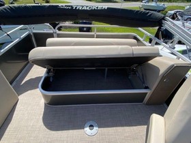 Buy 2022 Sun Tracker Party Barge 24 Dlx