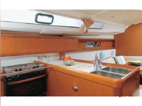 2010 Beneteau Oceanis 37