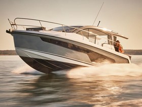 Sealine C335