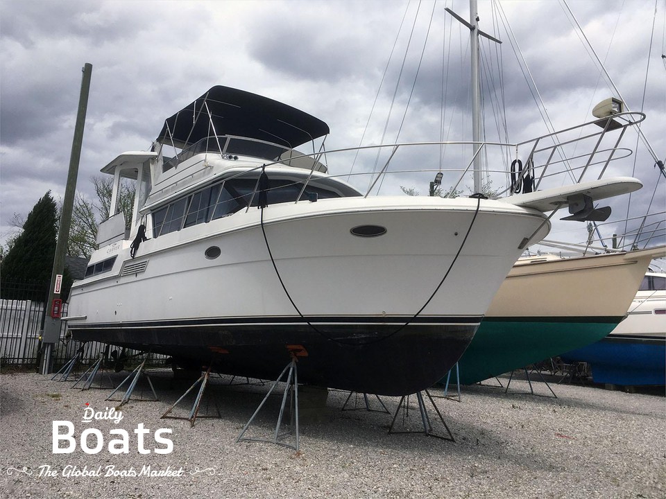 1996 Carver 430 Cockpit Motor Yacht