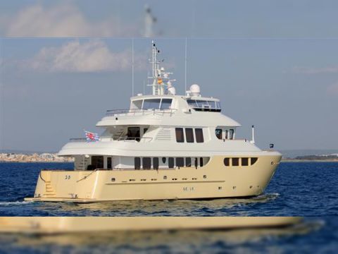 Jade Yachts 90