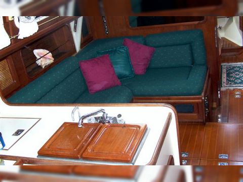 1985 Islander 38C