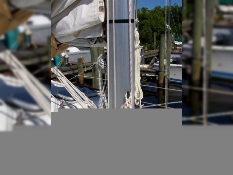 1985 Islander 38C