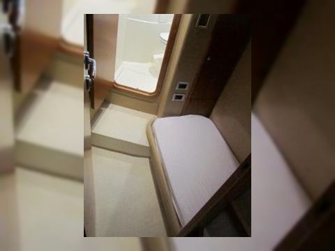 2009 Ferretti 551