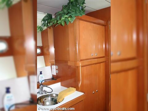 2004 Lagoon 570