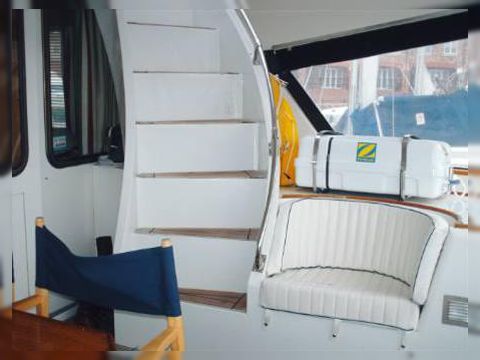 1990 Trader 72