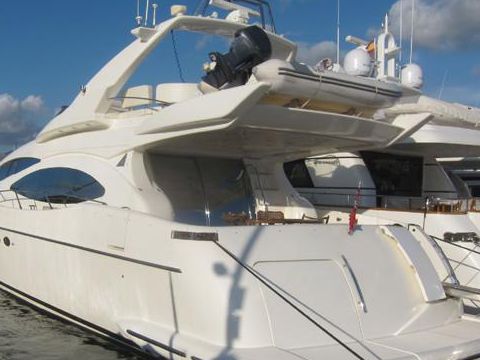 2000 Azimut 68