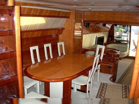 2004 Ferretti 810