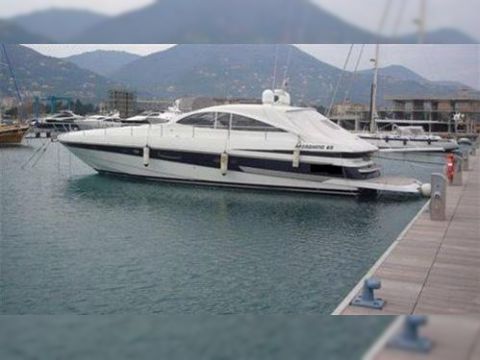 Pershing 65