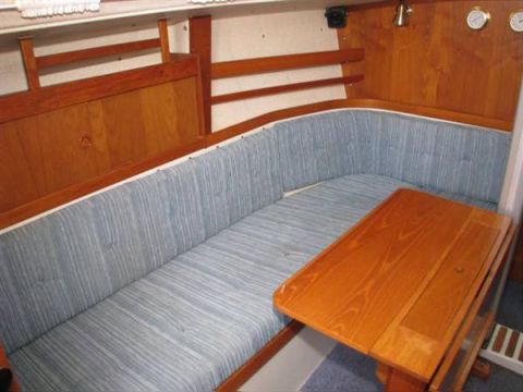 Bertram Yachts 31
