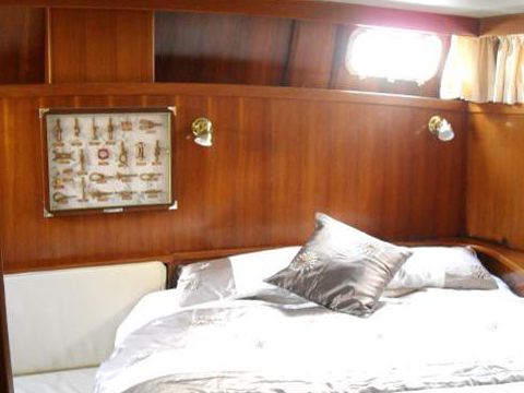 1982 Trader 41+2