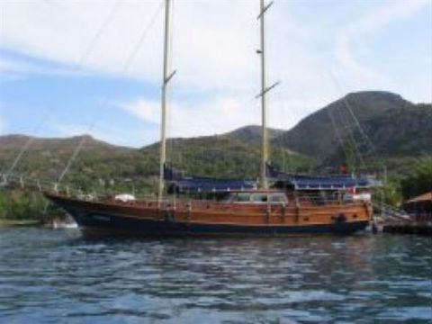Custom Deluxe Sailing Yacht