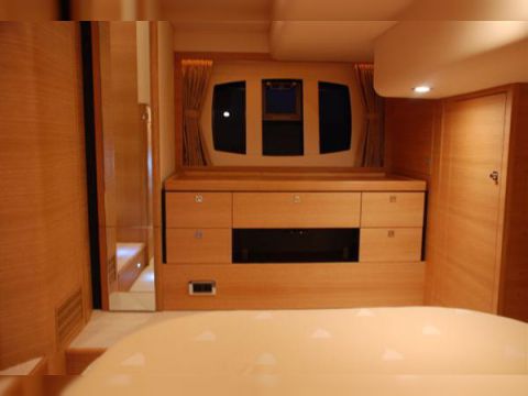 Buy 2010 Fairline Phantom 48