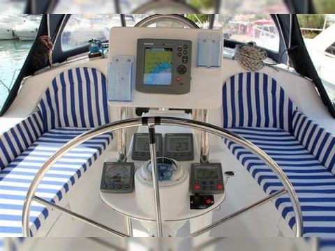 2004 Hunter 44