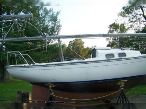  Hullmaster Sailboat 24' X 5' Hullmaster Fibergalss Sailboat