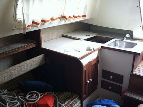 1976 Hunter 27