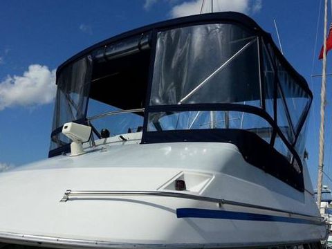 1989 Bayliner Command Bridge 2958