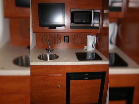 2007 Rinker 300