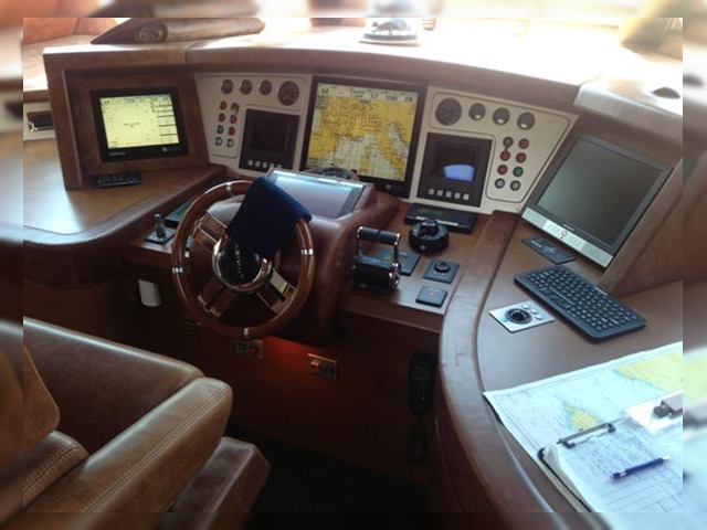 2008 Azimut 105