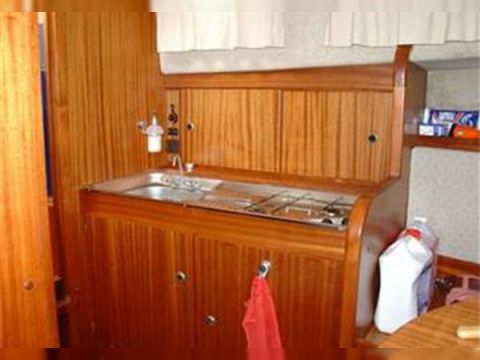 2002 Antaris 825