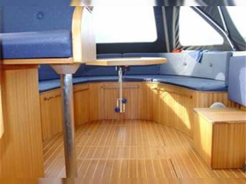 2002 Antaris 825