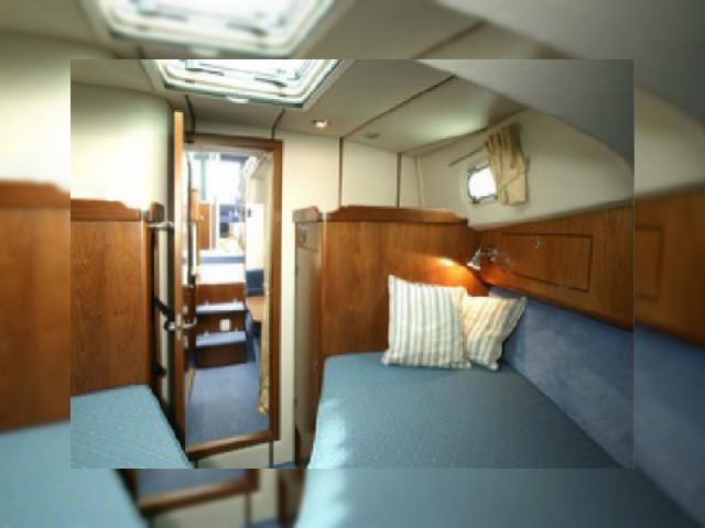 2000 Hardy Commander 32