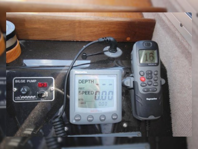 2006 Interceptor 37 te koop