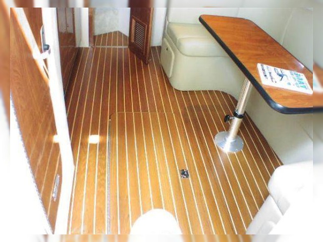 Kupiti 2005 Rinker 360 Express