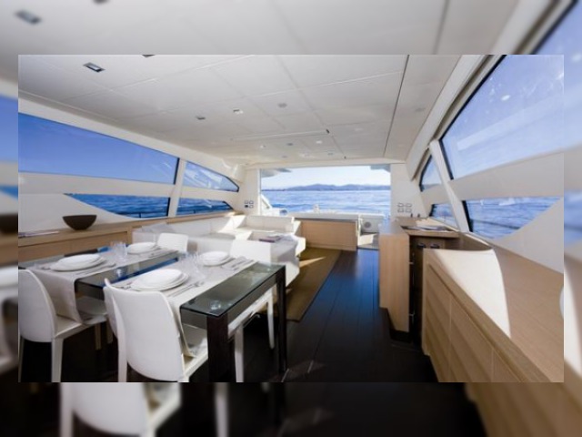 2009 Pershing 80