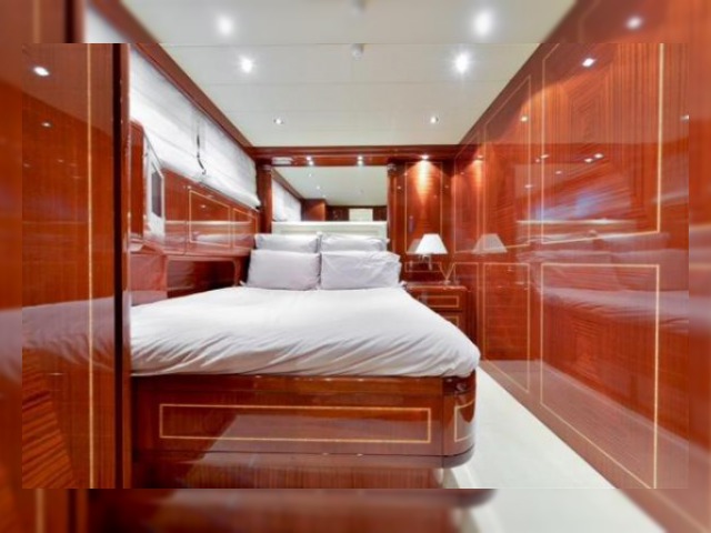 Köpa 2002 Mangusta 72