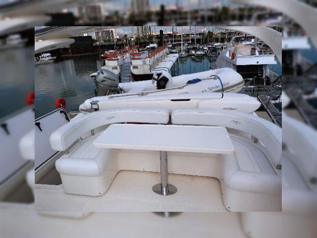 2007 Aicon 64' à vendre